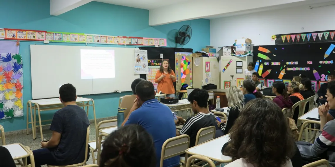 El Club de Emprendedores brindó  una charla informativa a alumnos del CENS 452