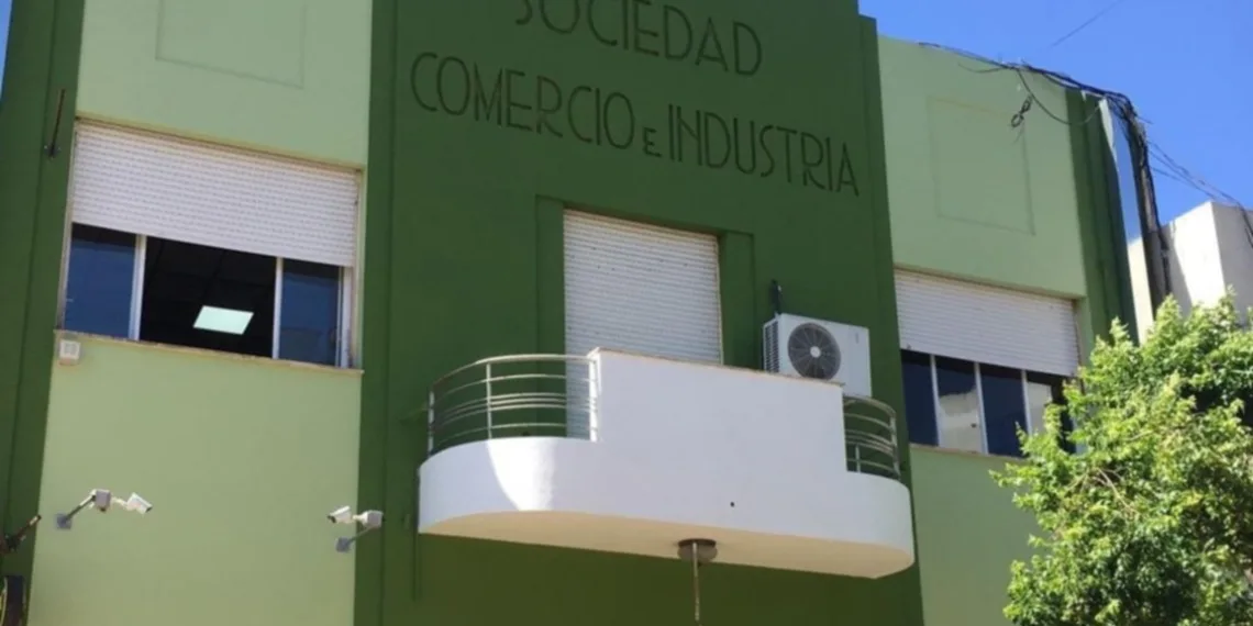 Con críticas al oficialismo, se presentó la lista opositora encabezada por Anahí Frisina