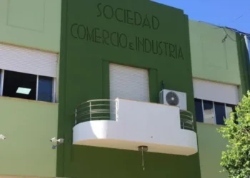 Con críticas al oficialismo, se presentó la lista opositora encabezada por Anahí Frisina