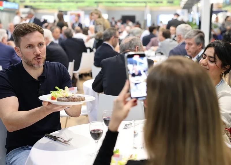 Influencers europeos destacaron la  carne argentina en la SIAL París 2024