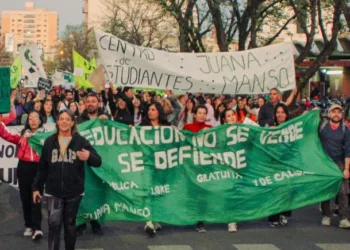 Mendoza: «Sigamos defendiendo la educación pública, sigamos defendiendo el futuro de nuestro país»