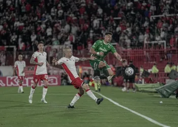Sarmiento pagó caro los errores y perdió ante Huracán