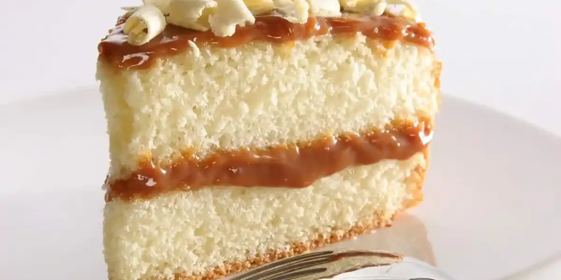 Cómo hacer una torta rellena de dulce de leche con pocos ingredientes