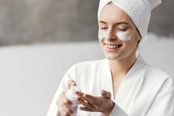 Laboratorios By Derm llega al Centro de Estética Meraki