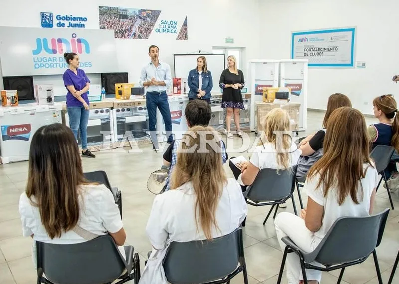 El Municipio entregó electrodomésticos para las cocinas de las escuelas