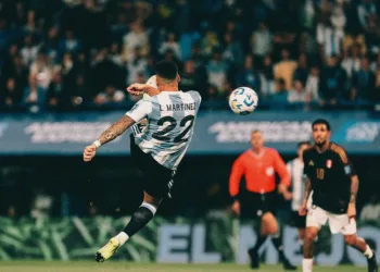 La Selección Argentina cerró otro año de gloria, con victoria ante Perú