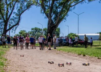 Se realizó el quinto encuentro de autos retro en el Parque Borchex