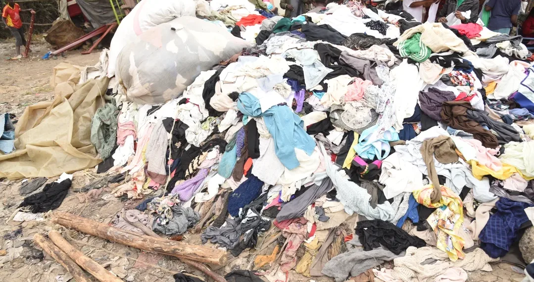La acumulación de ropa usada ya plantea un problema mundial