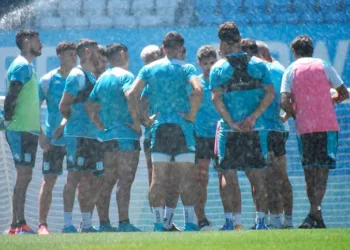 Racing quiere acercarse a la punta