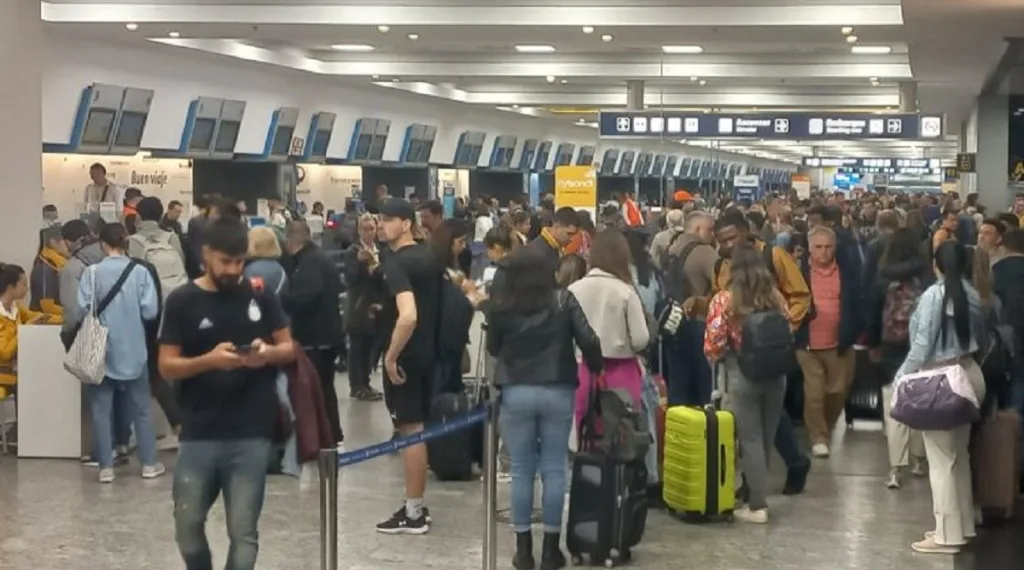 El Gobierno denunciará al sindicato aeronáutico por «el secuestro de pasajeros»