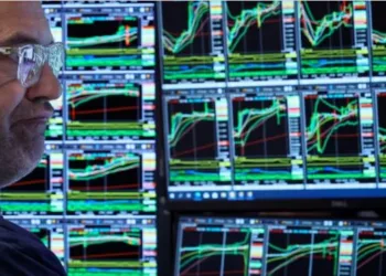La suba de acciones sigue imparable y los mercados ratifican su apuesta por el plan Milei: bajó el riesgo país