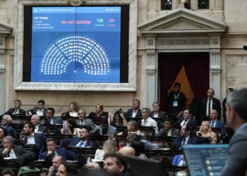 Los bloques opositores no lograron quórum para derogar el decreto de canje de deuda