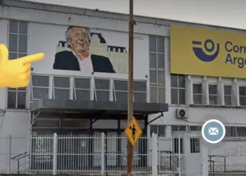 Quitan los murales de Néstor Kirchner de los edificios públicos