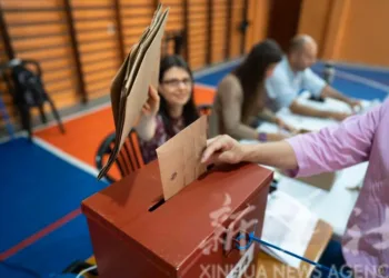 Cerraron los comicios en Uruguay: expectativa por los resultados del balotaje entre Orsi y Delgado