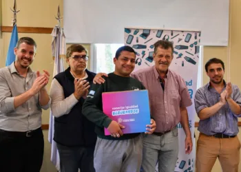 Bragado: se entregaron netbooks a alumnos de las localidades rurales