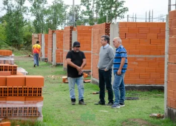 Avanza la construcción  de viviendas en Rivadavia