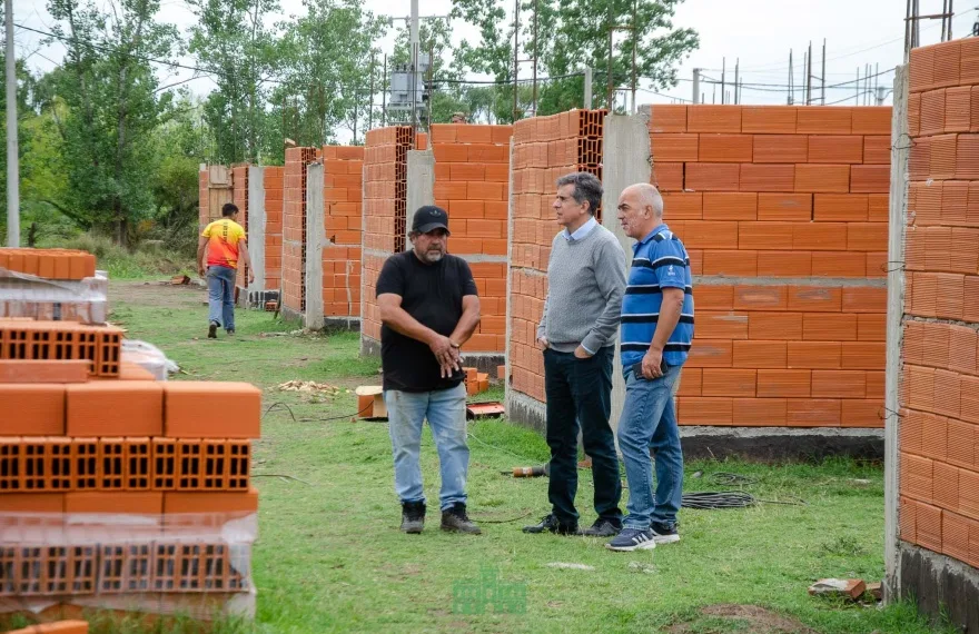 Avanza la construcción  de viviendas en Rivadavia