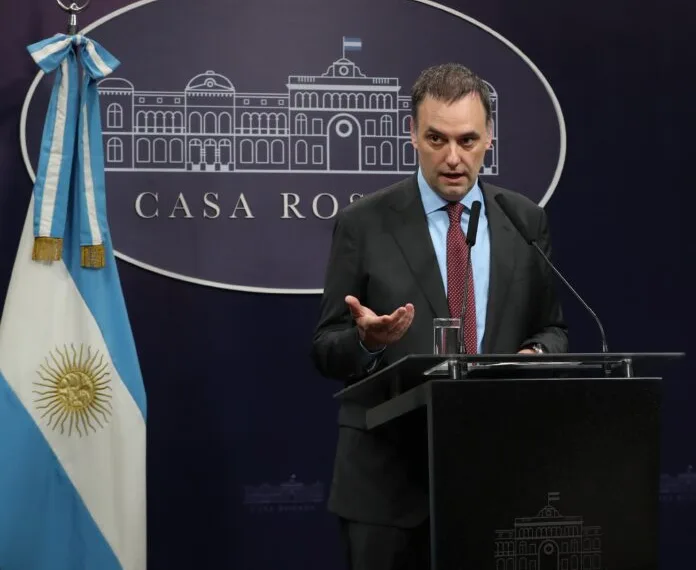 El Gobierno presiona a los gobernadores con prorrogar el Presupuesto 2023