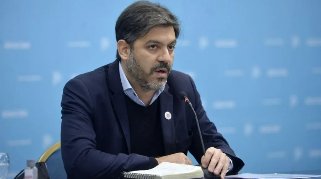 Bianco: «Como dijo el Presidente, la economía está volando pero hacia abajo, esperemos que no se estrelle»