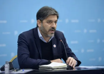 Bianco: «Como dijo el Presidente, la economía está volando pero hacia abajo, esperemos que no se estrelle»