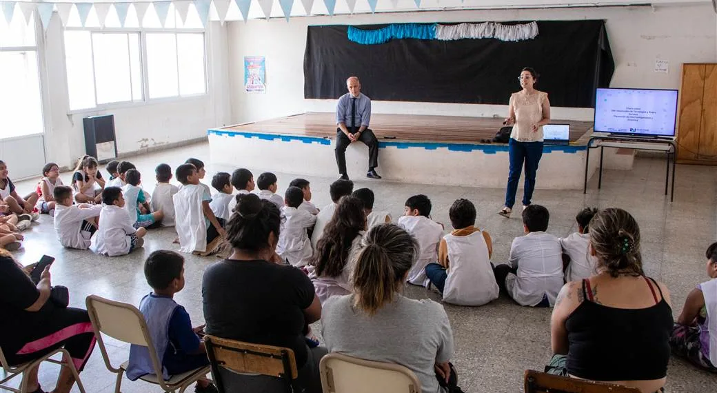 Promueven la educación segura en redes sociales y uso de tecnología