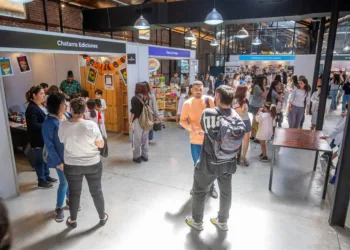 Siguen las actividades y más estudiantes, escritores y vecinos siguen siendo protagonistas de la edición XX de la Feria del Libro