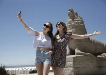 Fin de semana largo: menos turistas pero con un mayor gasto