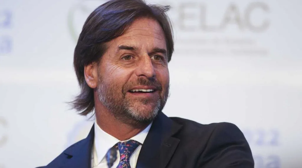 Votó Lacalle Pou y anunció: «Esta noche empieza la transición»