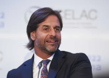 Votó Lacalle Pou y anunció: «Esta noche empieza la transición»