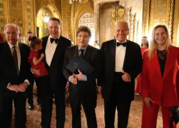 Milei y Trump en Florida: elogios cruzados, fotos y abrazos con Elon Musk y Sylvester Stallone