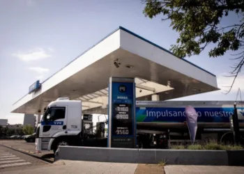 La venta de combustibles sigue muy por debajo de 2023