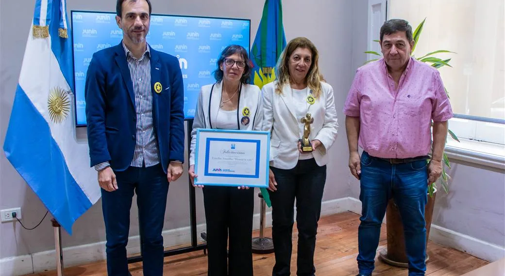 Luchemos por la Vida reconoció a Estrellas Amarillas de Junín por su labor de concientización