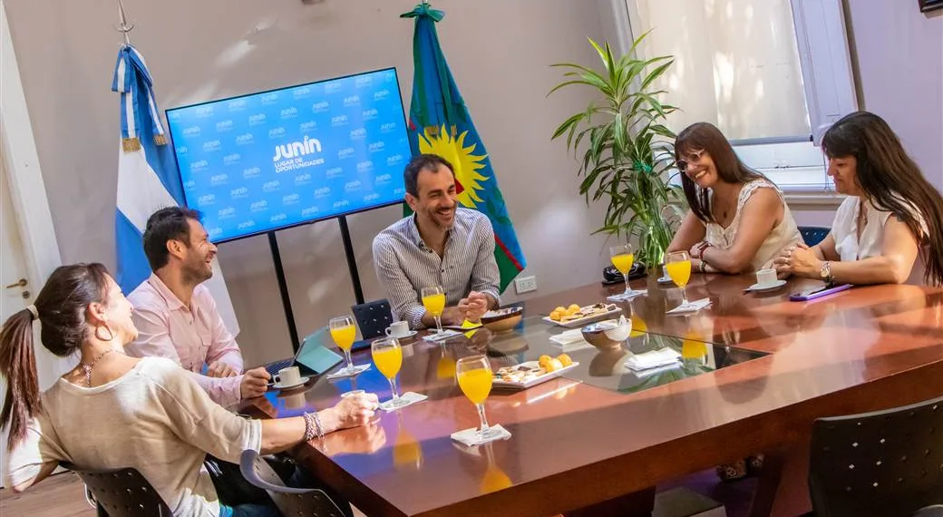 Reconocimiento a tres empleadas que arribaron a los 30 años de servicio en el Municipio