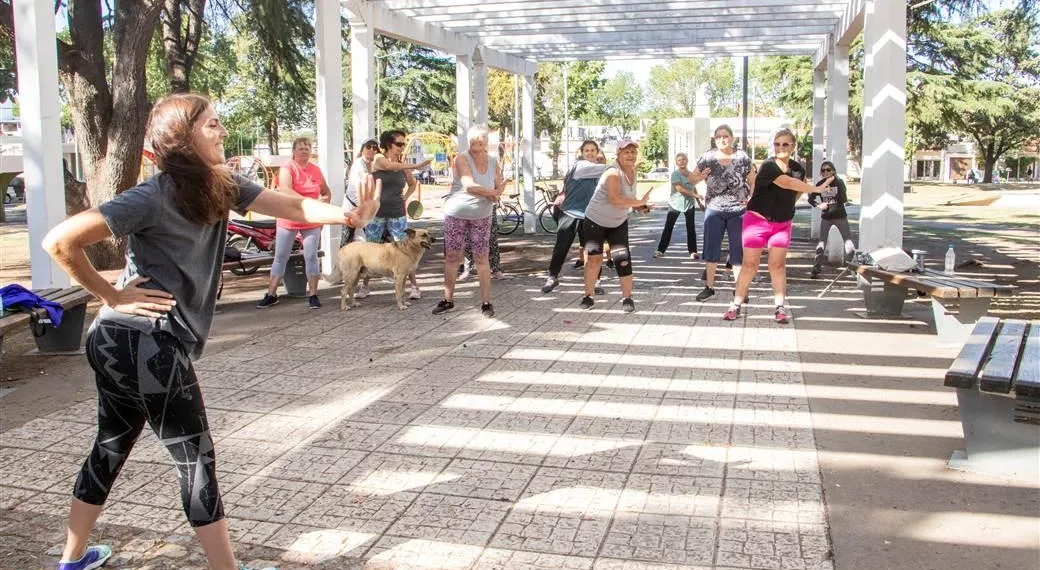 Vuelve la propuesta de gimnasia gratuita para adultos mayores en las plazas de la ciudad
