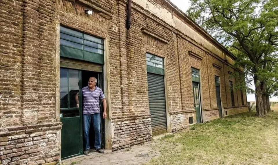 El pueblo fantasma bonaerense que tiene solo un habitante y un almacén de ramos generales