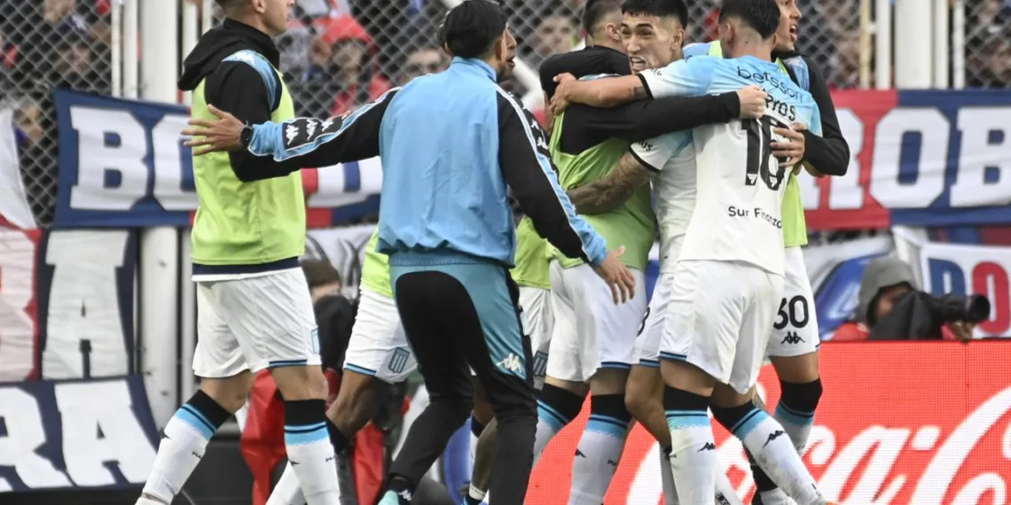 Racing y un triunfo agónico ante San Lorenzo para seguir prendido en el campeonato