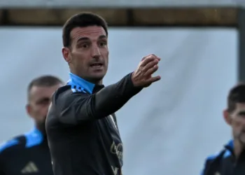 Scaloni, con defensas bajas: los problemas del DT en el armado del equipo