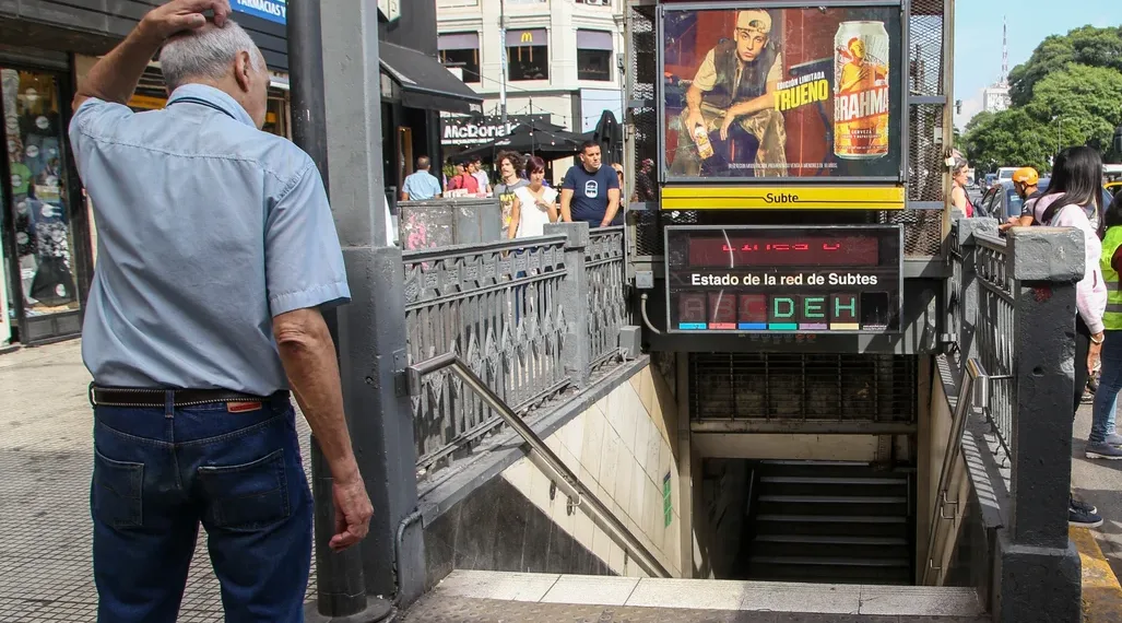 Denuncian una infestación de sarna en una línea de subte de CABA