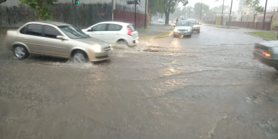 La abudante caída de agua produce anegamientos en Junín: llovieron 35.5 mm
