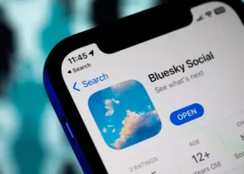Qué es Bluesky, la nueva red social a la que “huyen” los desencantados de X y de Elon Musk