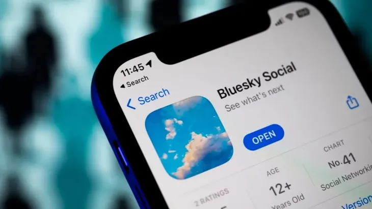 Qué es Bluesky, la nueva red social a la que “huyen” los desencantados de X y de Elon Musk