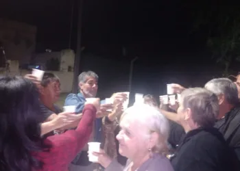 Vecinos se reunieron para brindar por las fiestas navideñas