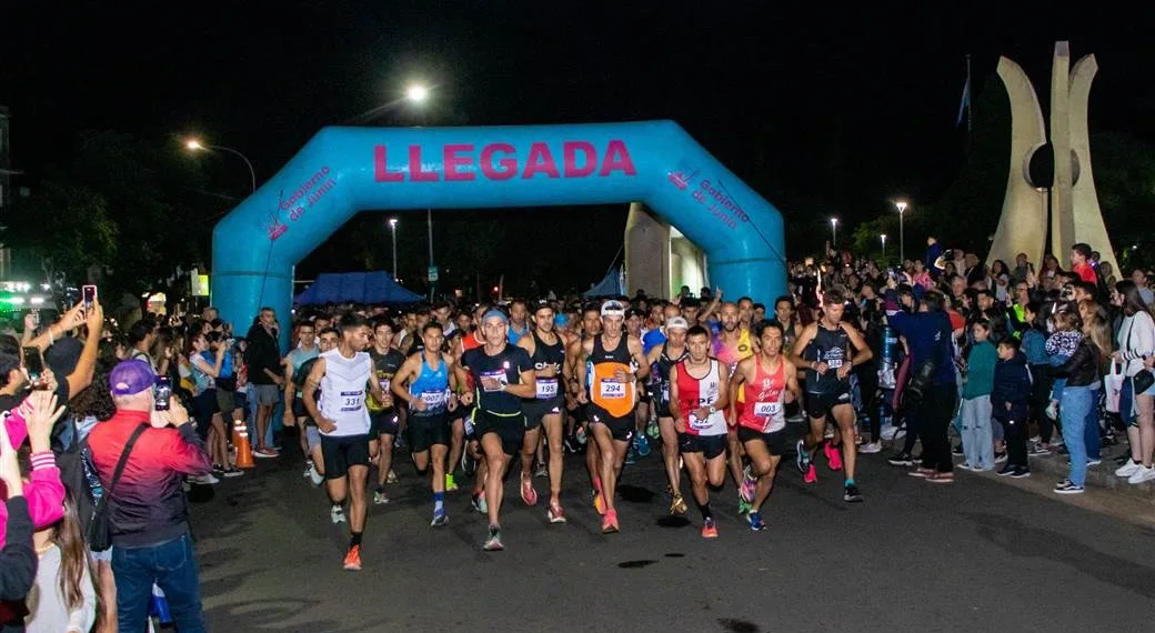 Atletas de toda la región participaron de una nueva edición de la carrera «Power Night»