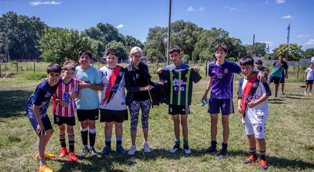 Entrega de materiales deportivos en Saforcada
