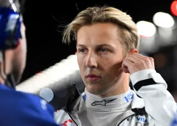 Red Bull confirmó a Lawson en reemplazo de Checo Pérez: qué opción le queda a Colapinto