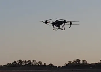 De las maquinarias agrícolas al futuro con drones pulverizadores