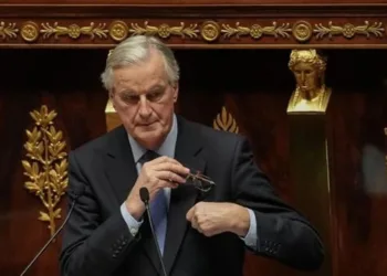 Destituyeron al primer ministro francés  Barnier durante una moción de censura