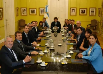 Milei ratificó que impulsará la «ficha limpia» en la reunión con los diputados