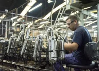 Los salarios registrados subieron 4,1% en octubre, pero perdieron poder adquisitivo