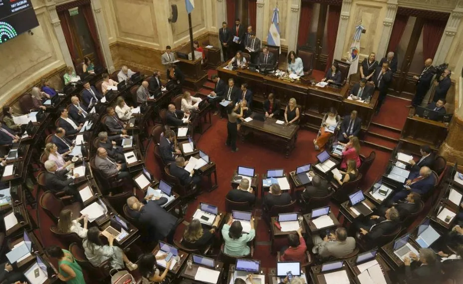 Los sueldos de los senadores podrían pasar de 4,5 a 9 millones de pesos en enero
